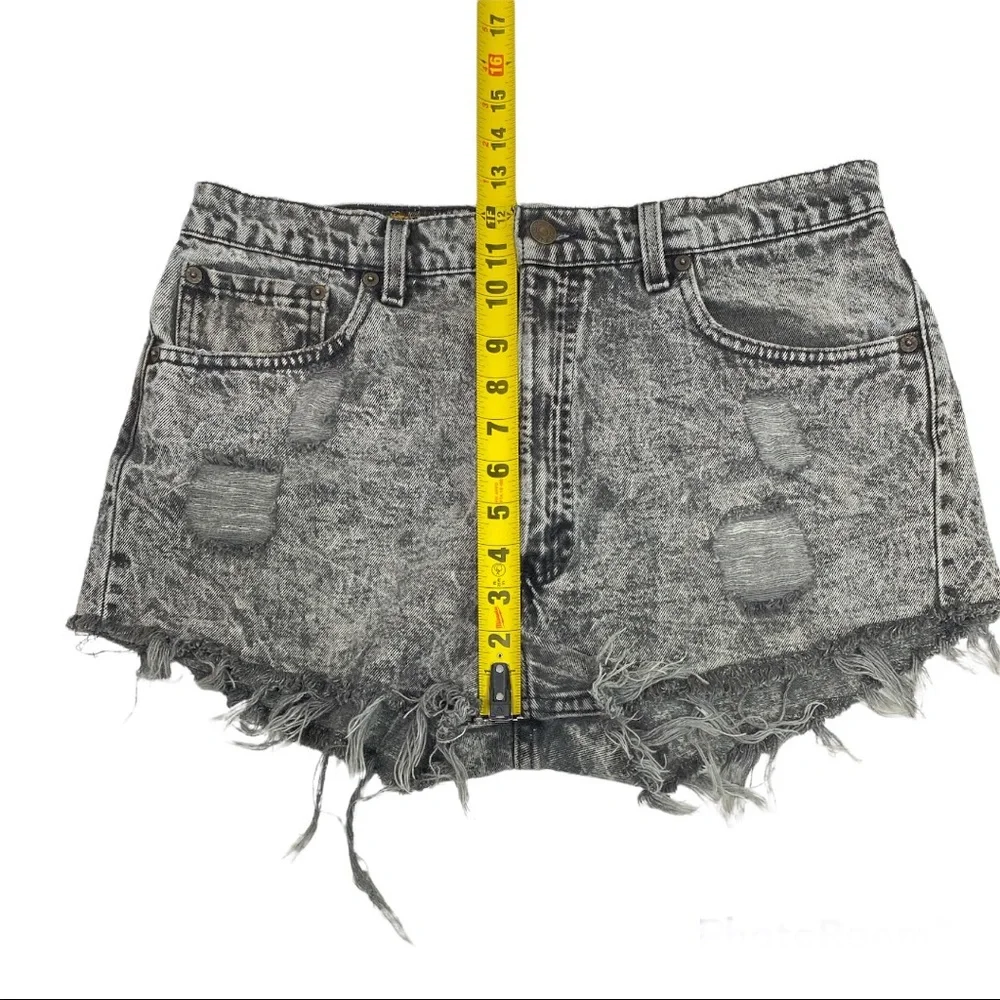 Levi's Shorts Cut Offs High Rise Black Acid Wash Distressed Raw Hem - Picture 7 of 10